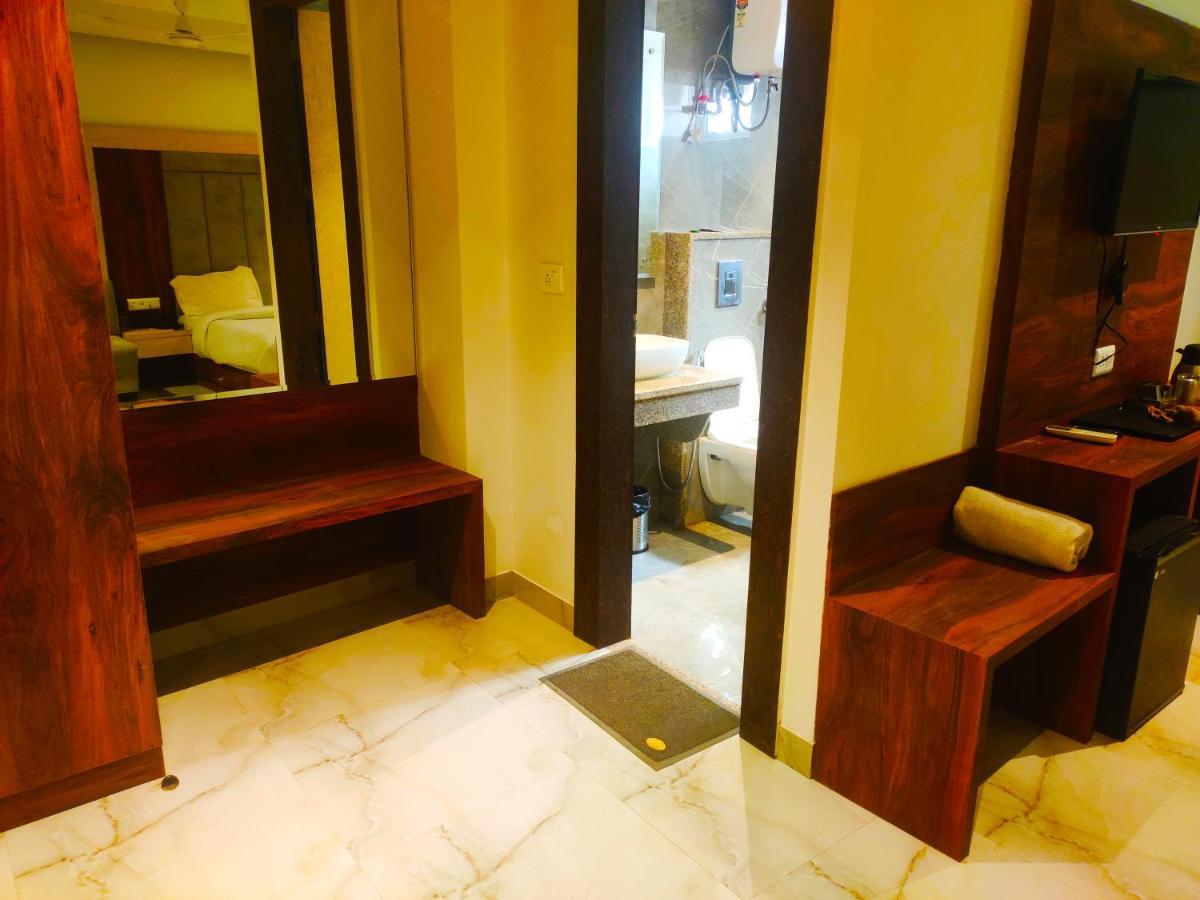 Hotel The Nilsa New Delhi Exterior photo